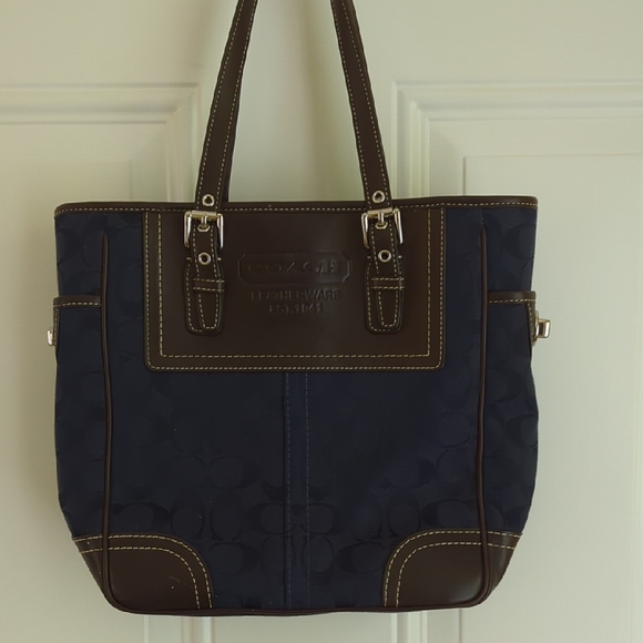 Coach Bag No. F0732-F10859. - Picture 1 of 7